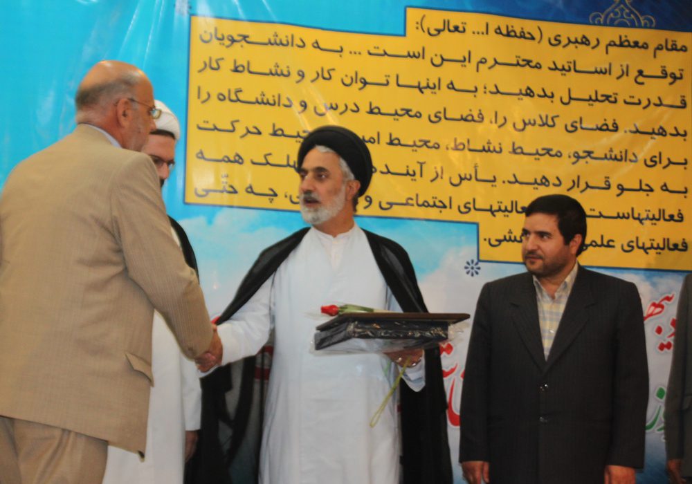 برگزاری مراسم بزرگداشت هفته معلم در پیام نور استان مرکزی